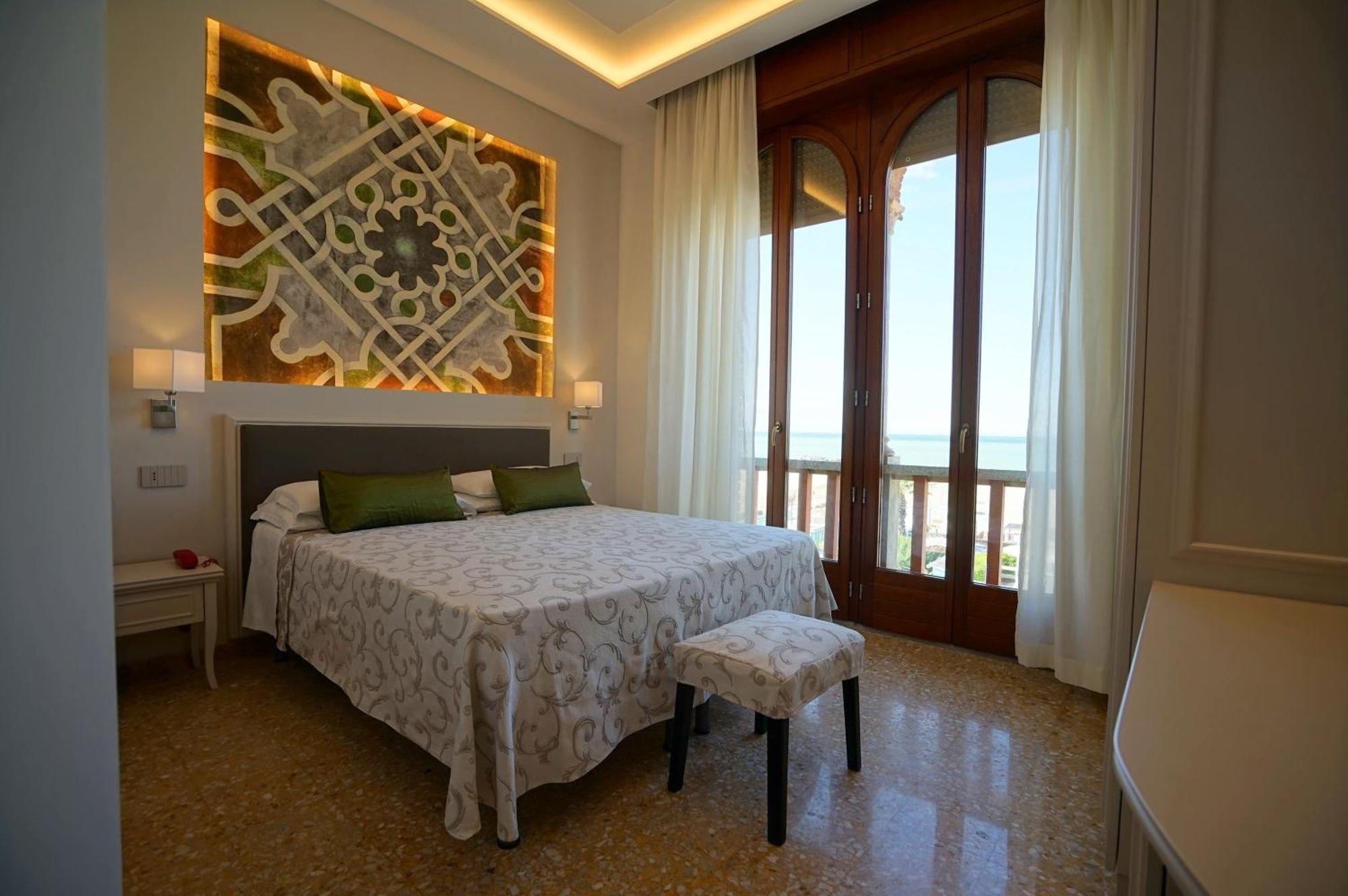 Hotel Villa Fulgida Cattolica Exterior photo