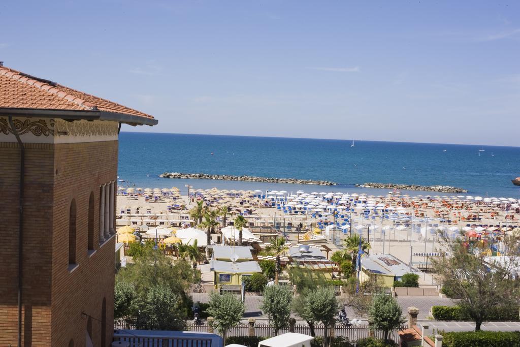 Hotel Villa Fulgida Cattolica Exterior photo