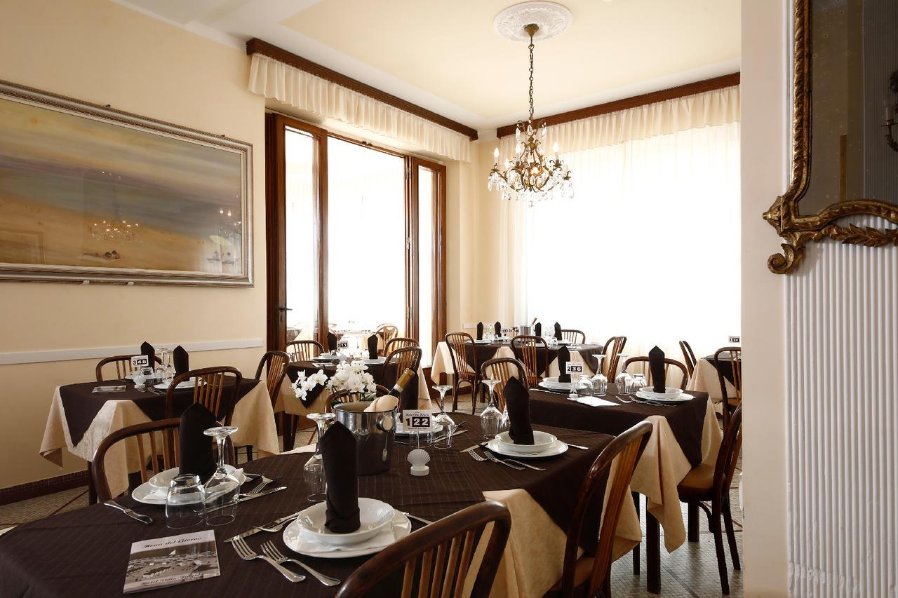 Hotel Villa Fulgida Cattolica Exterior photo